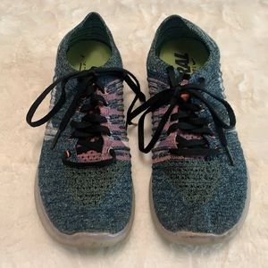 Nike turquoise sneakers 7.5, used great condition